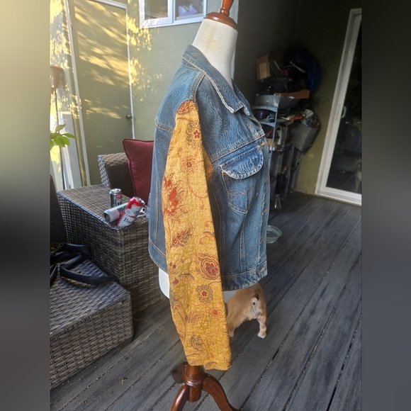 Cabi Denim Jacket with Brocade Floral Sleeves – Size Small - Picture 4 of 8